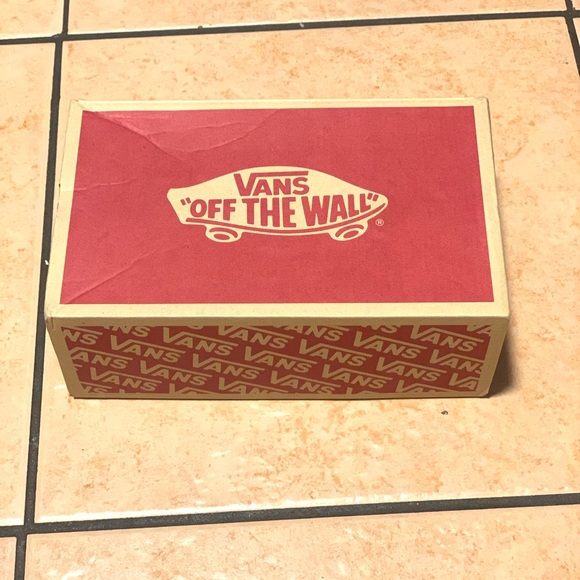 High top Purple vans |size - 4 | color - purple | shoe brand - Vans | - Picture 4 of 5